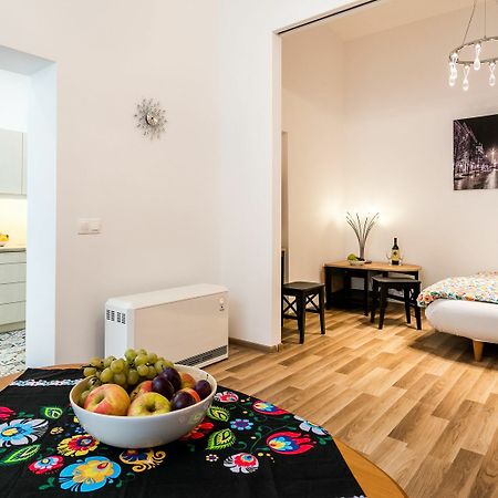 Rentplanet - Apartament Topolowa Cracovia Esterno foto